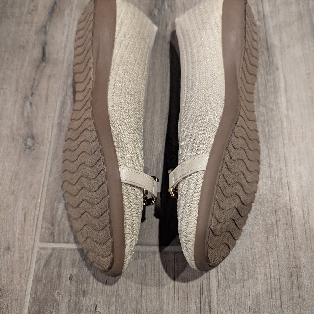 WORN ONCE London Fog Cream Flats with Gold Accents Size 7 1/2 Women - Picture 3 of 4